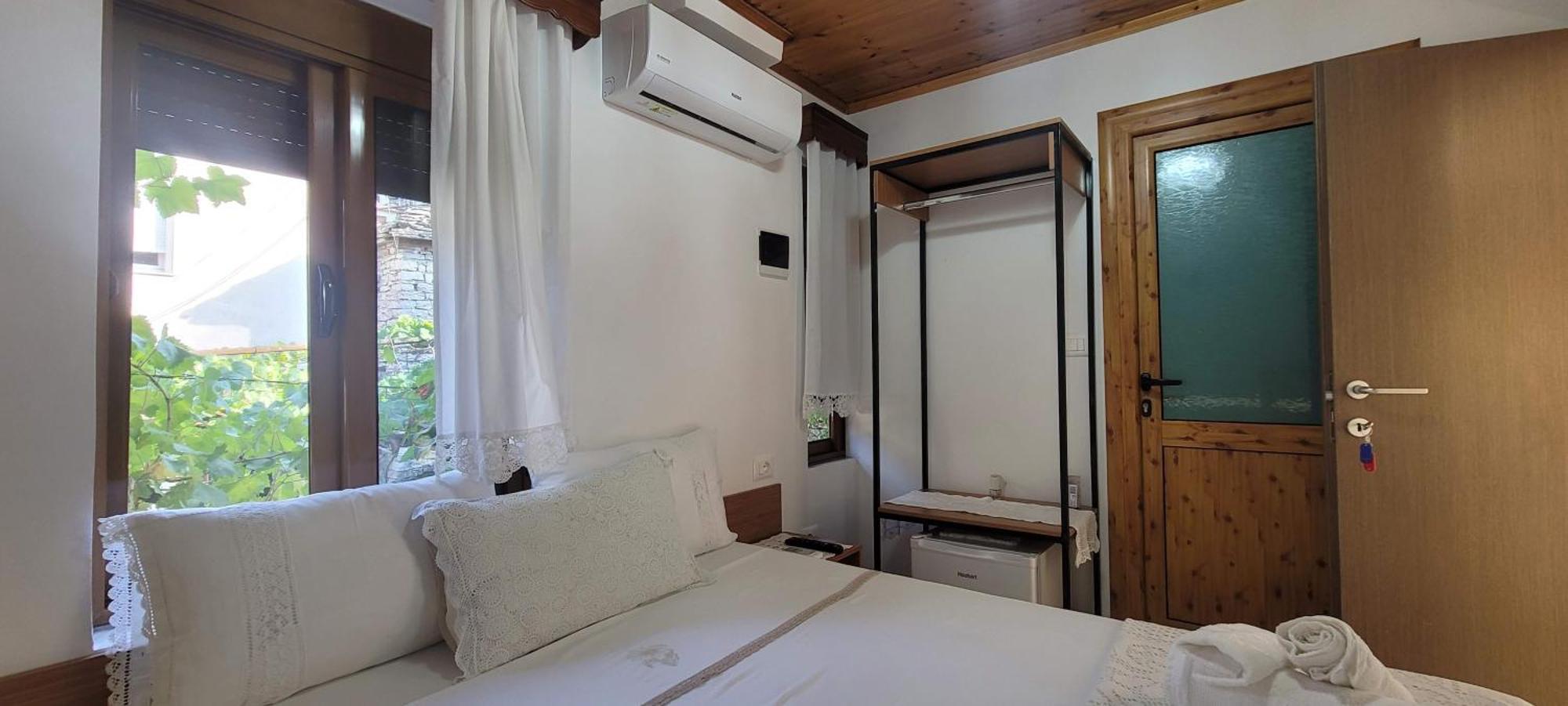 Guest House Emily Gjirokaster Luaran gambar