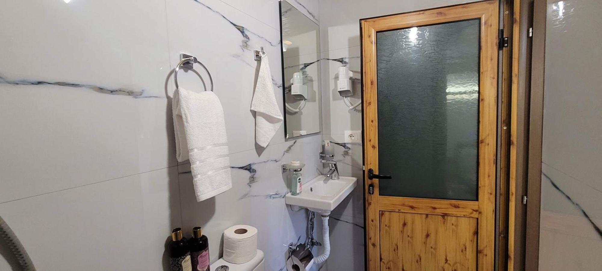 Guest House Emily Gjirokaster Luaran gambar