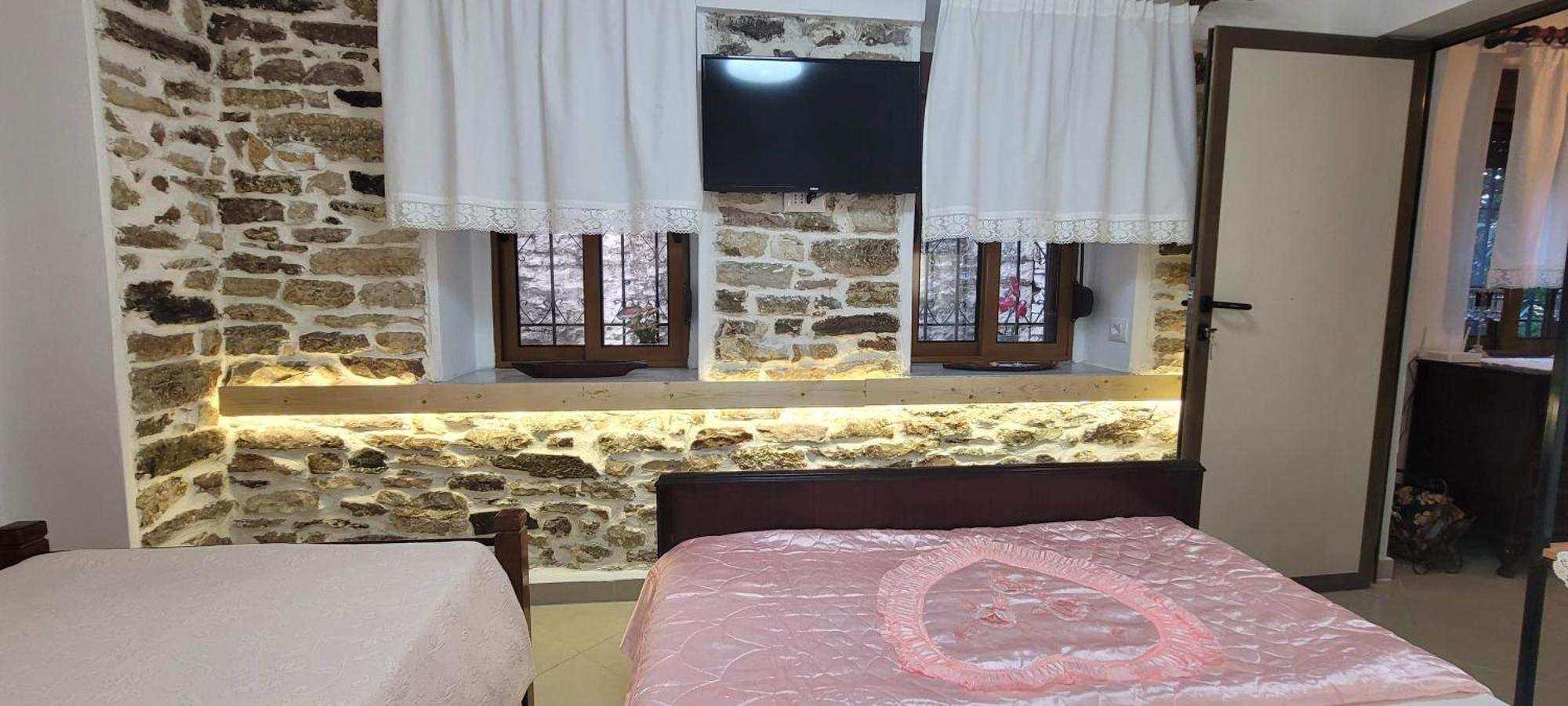Guest House Emily Gjirokaster Luaran gambar