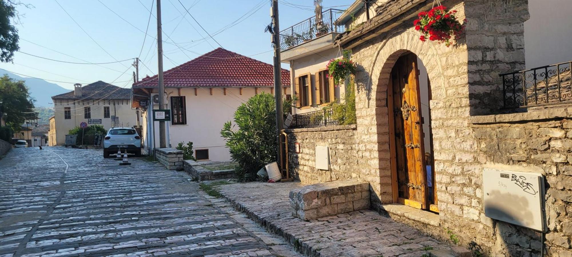 Guest House Emily Gjirokaster Luaran gambar
