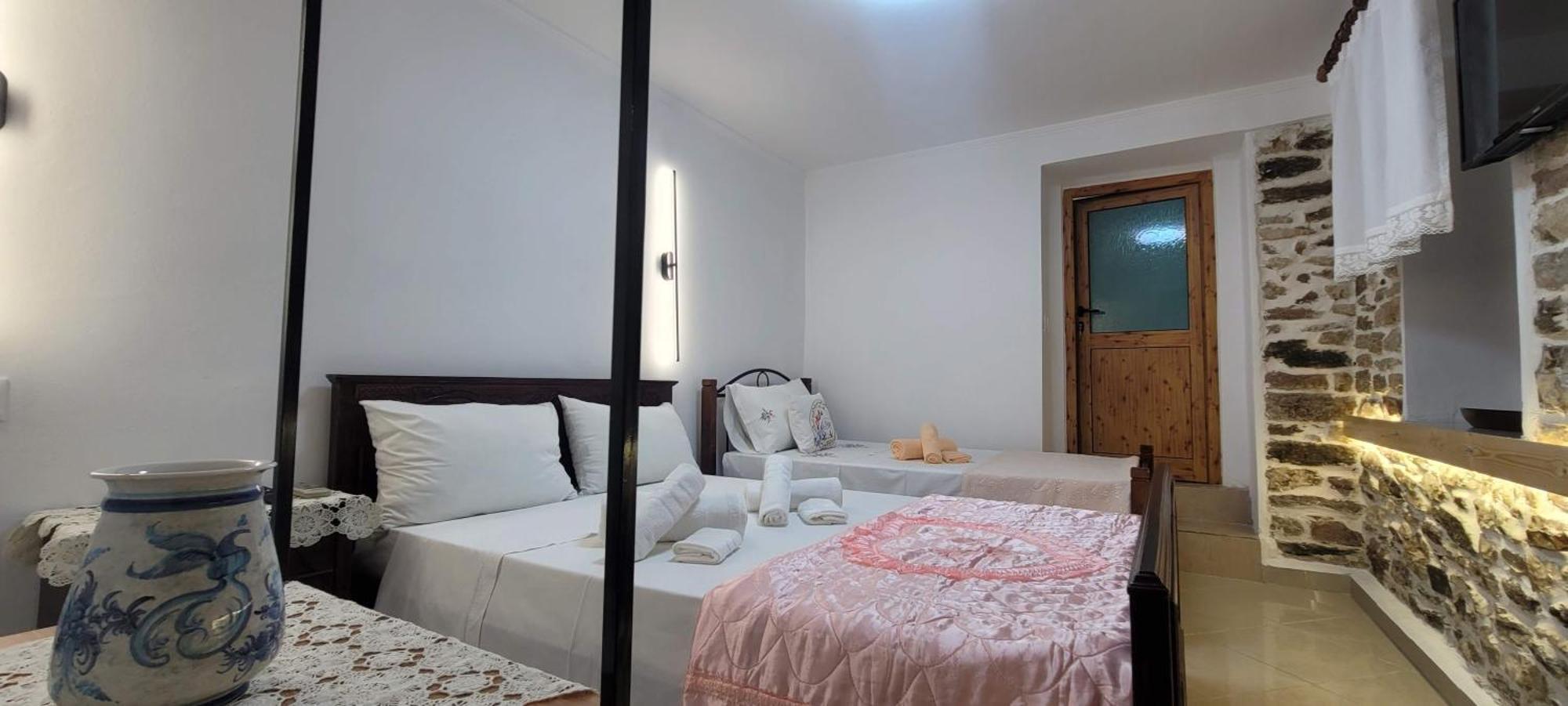 Guest House Emily Gjirokaster Luaran gambar