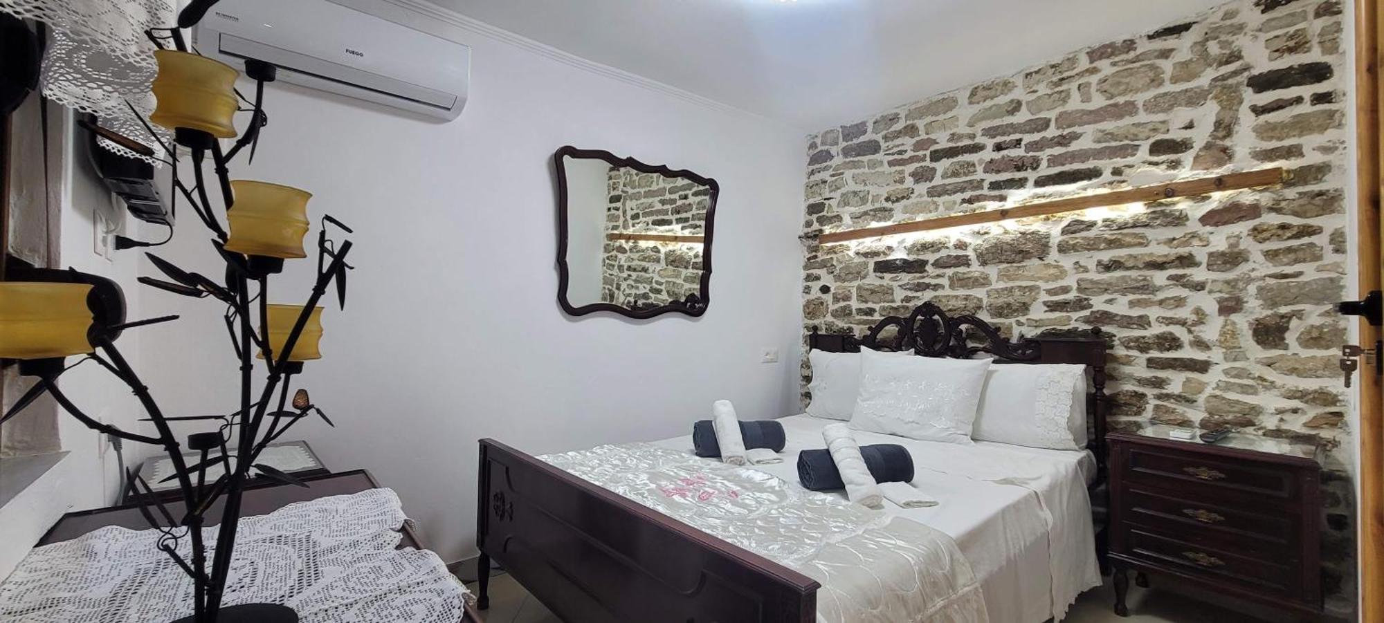 Guest House Emily Gjirokaster Luaran gambar